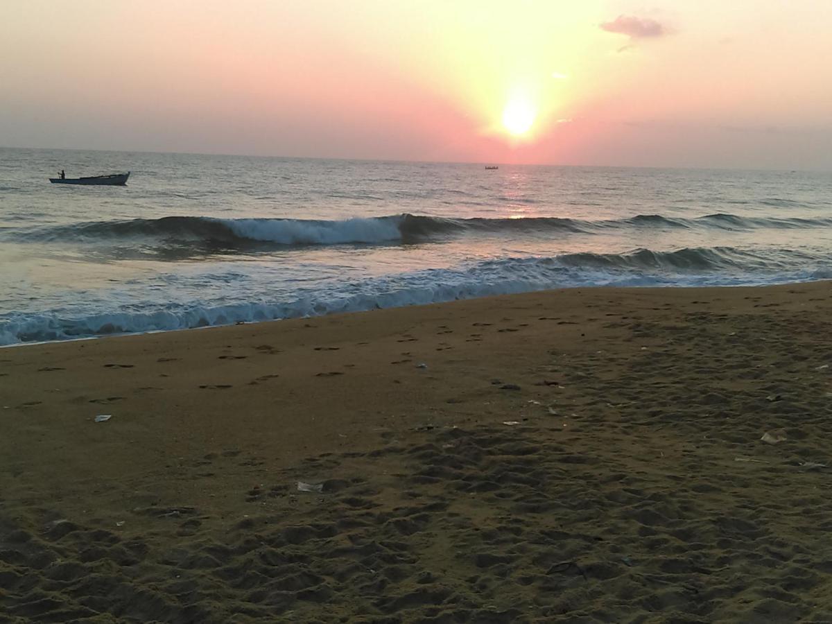Kunam Beach Rest Inn Batticaloa Exterior foto